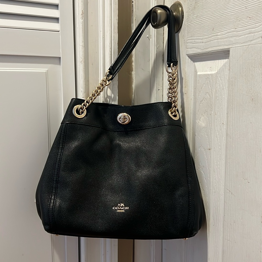 Coach Edie Turnlock Black Leather Shoulder Bag.